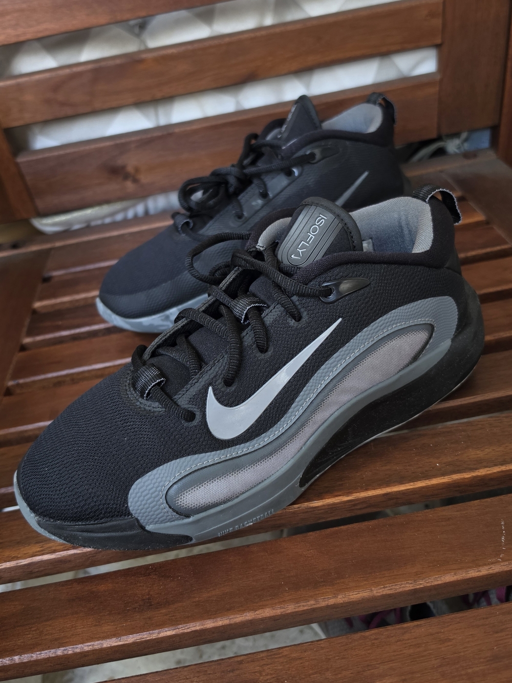 Nike IsoFly GS Black Men’s Size 6